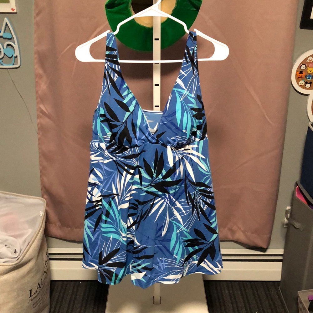🏋️‍♂️ Tropical Blue Woman’s One Piece Swimsuit
